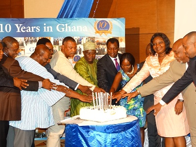 Austin Okere, Founder and Group CEO, CWG (middle), his immediate   right, Hon. H.E Alhaji Issifu Baba Braimah kamara, Ghana High   commissioner to Nigeria and immediate left, Mrs Harriet Yartey,   Country manager, CWG Ghana, and others while cutting the 10th   anniversary cake during the celebration recently in Accra.